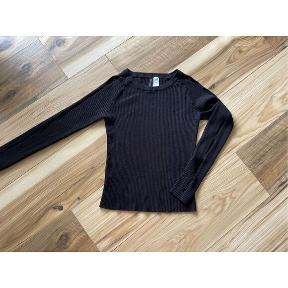 Free with purchase 🛍️Black knitted blouse - Picture 1 of 4
